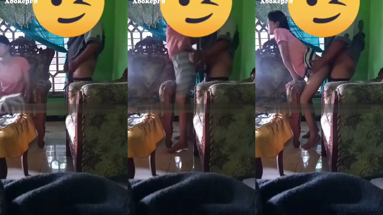 Bokep ngewe sama ayah tiri di ruang tamu